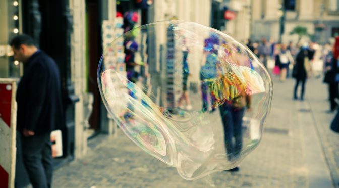 私たちは目覚めているのか、いないのか？　意識としてのニューアース